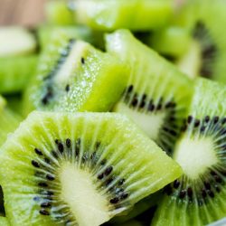 chopped-kiwi-in-a-bowl-on-a-table